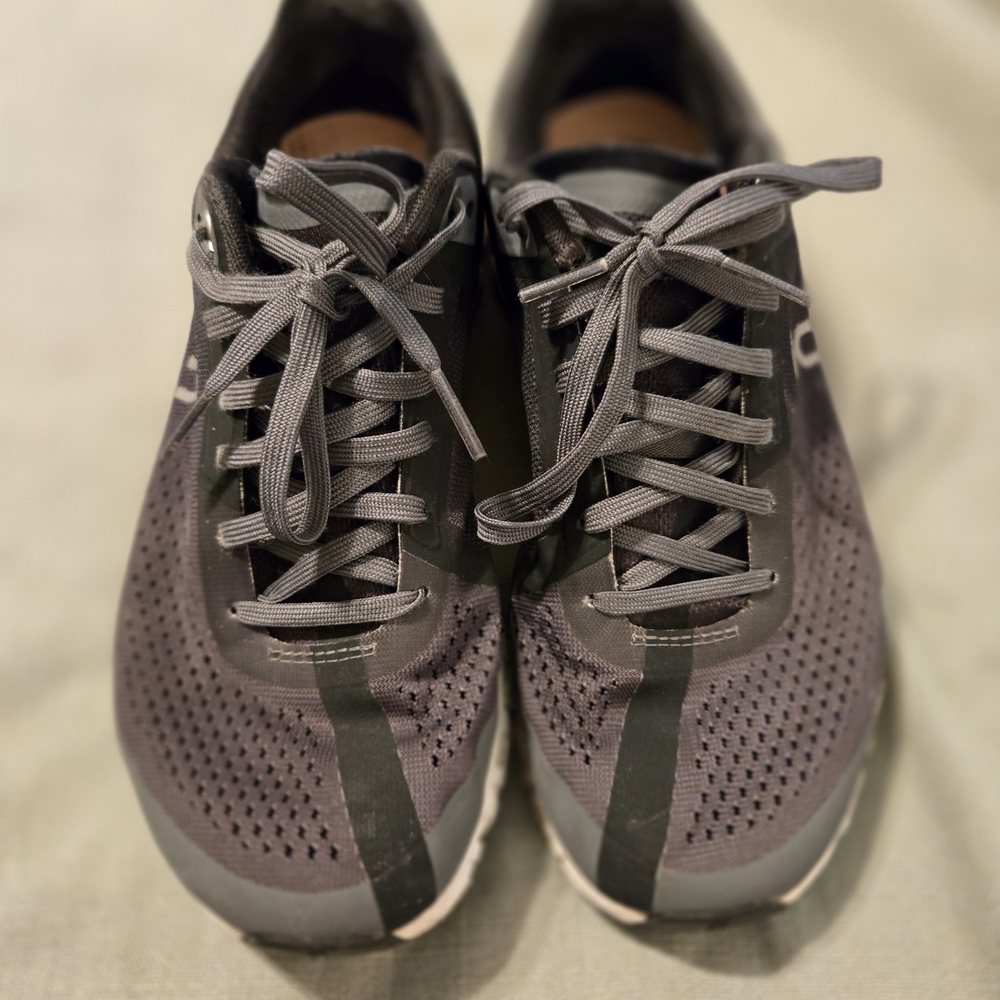 On Running Gray and Black Sneakers Modern Athletic Comfort